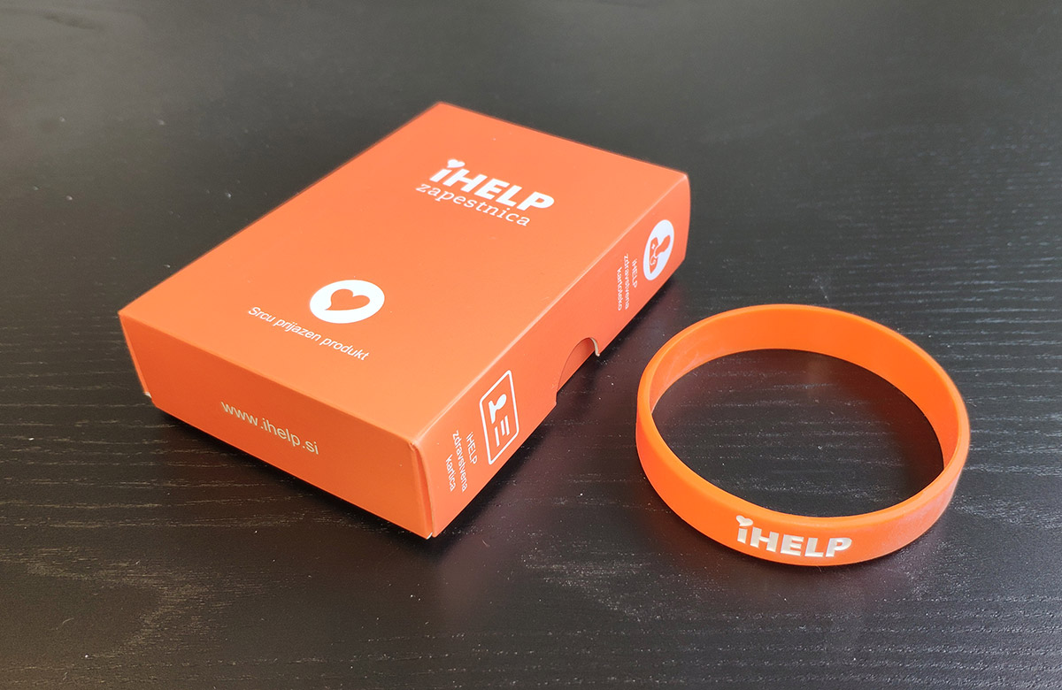 iHELP zapestnica, ki nudi reševalcem dostop do zdravstvene kartoteke od ponesrečenca