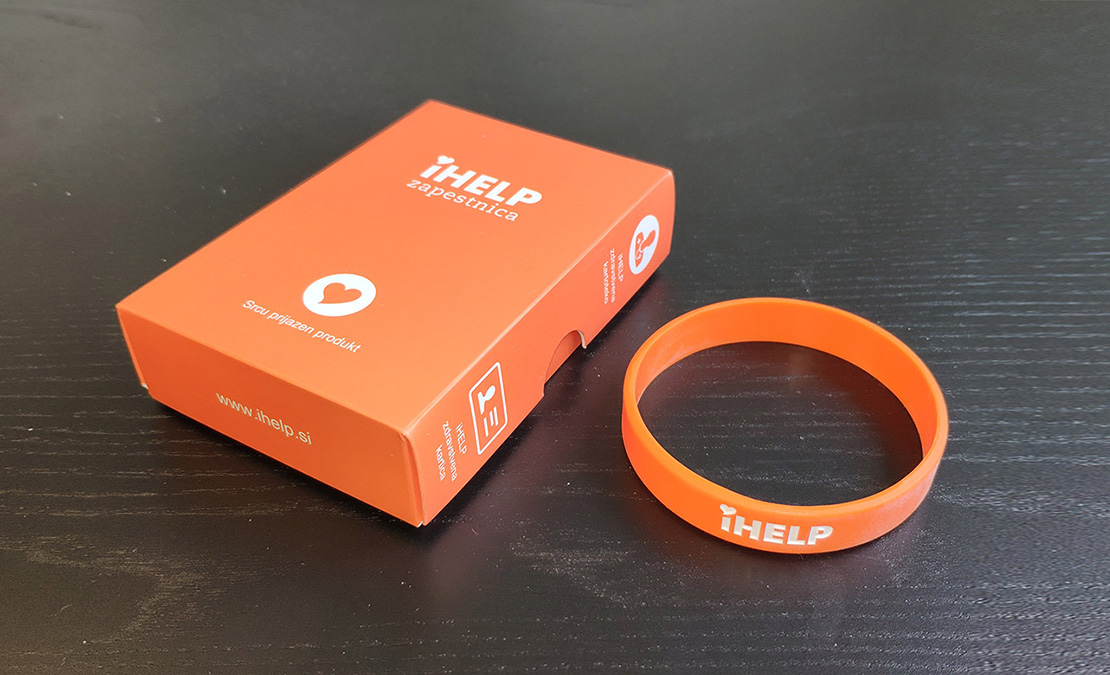 iHELP zapestnica, ki nudi reševalcem dostop do zdravstvene kartoteke od ponesrečenca